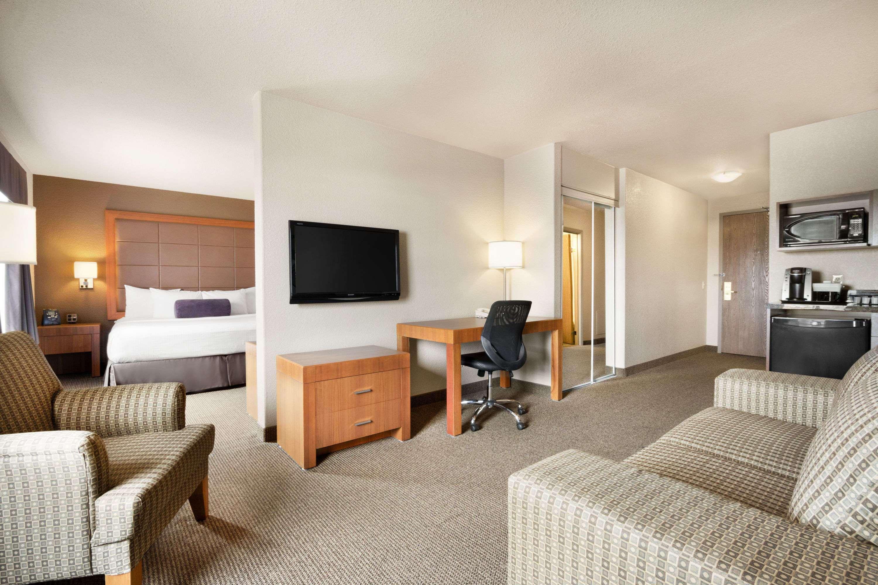 Days Inn By Wyndham Calgary Airport Dış mekan fotoğraf