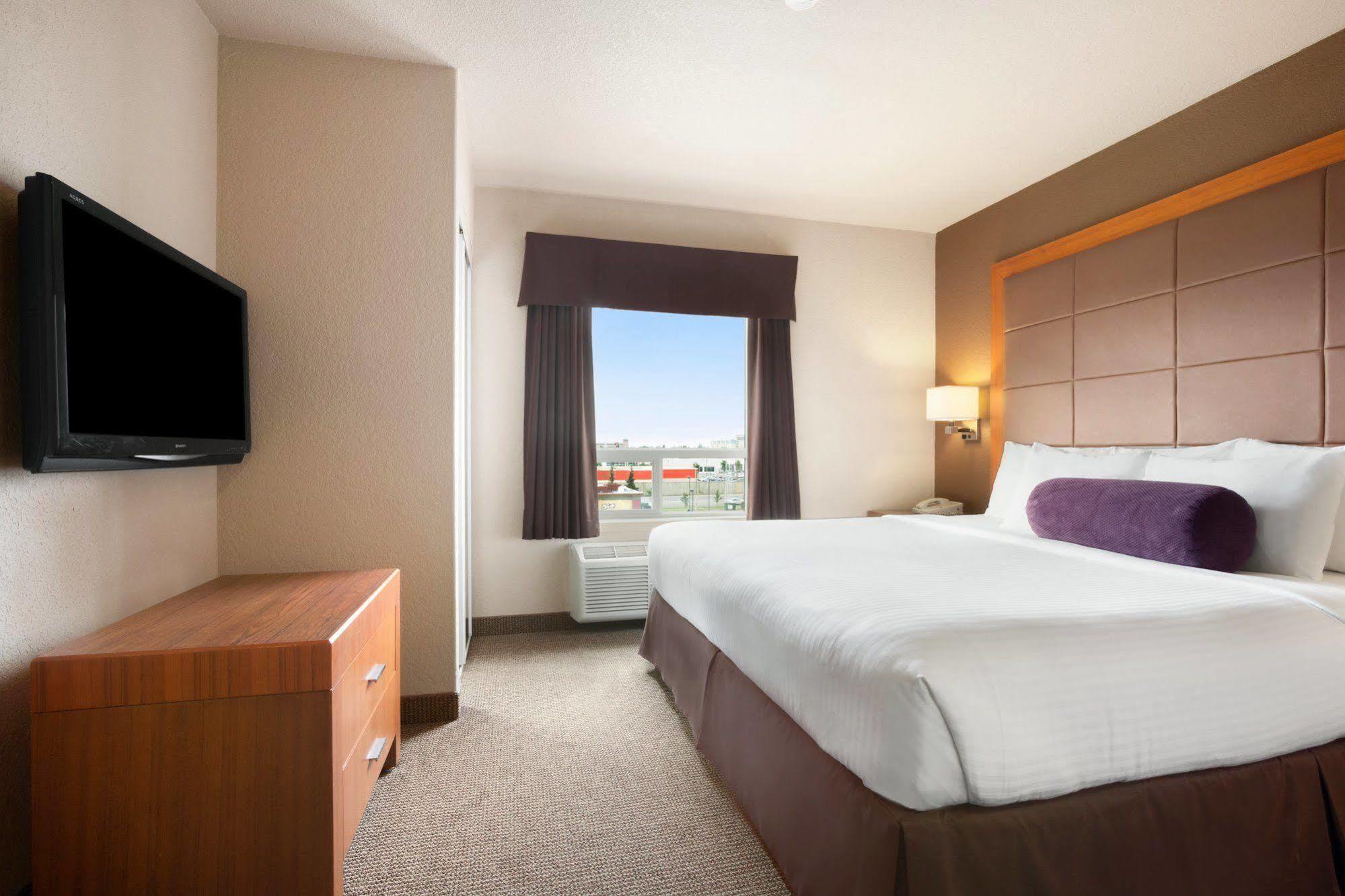 Days Inn By Wyndham Calgary Airport Dış mekan fotoğraf